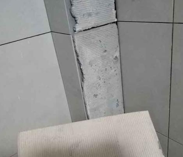 东兰瓷砖空鼓维修公司分享下厨房瓷砖脱落的补救措施。